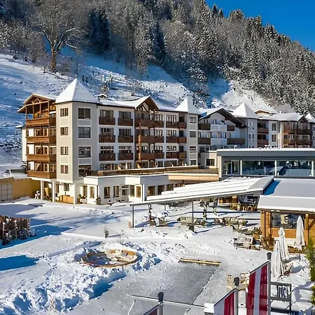 ホテル Superior Sport Und Familienresort Alpenblick ツェル アム ゼー