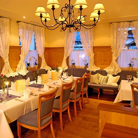 ホテル Sport- Und Familienresort Alpenblick 4*