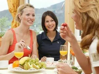 Superior Sport Und Familienresort Alpenblick Zell am See