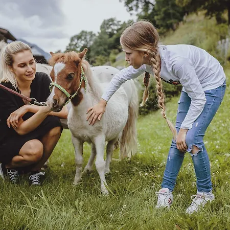 Superior Sport Und Familienresort Alpenblick Готель Целль-ам-Зеє